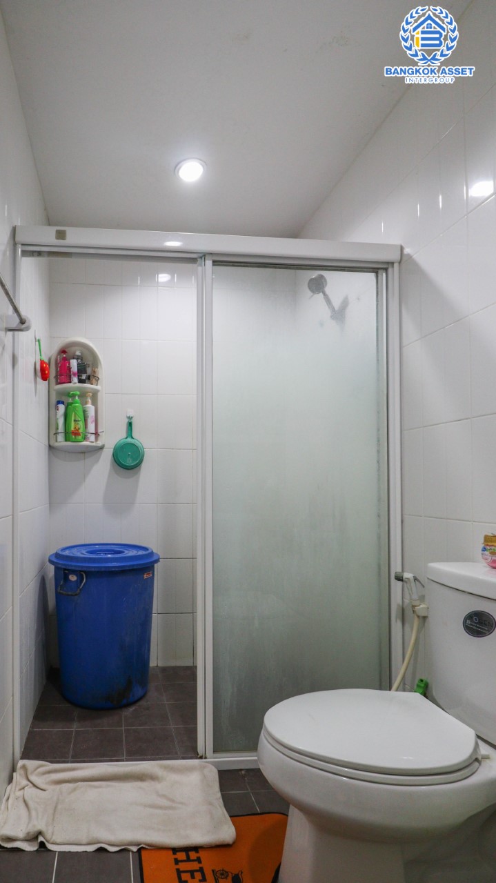 *****ทาวน์เฮ้าส์มือสองย่านวัชรพล! ม.เดอะคอนเน็ค20 วัชรพล-เพิ่มสิน ฟังก์ชันพร้อม 3 ห้องนอน 2 ห้องน้ำ จอดรถได้ 1 คัน เนื้อที่กว้าง 21 ตร.ว. บ้านสวยพร้อมเข้าอยู่ บนทำเลเชื่อมต่อถนนเพิ่มสิน ถนนสุขภิบาล5 ถนนสายไหม เข้าเมืองให้เป็นเรื่องง่ายดาย ใกล้ถนนสุขภิบาล5 และใกล้ทางด่วน ฉลองรัช